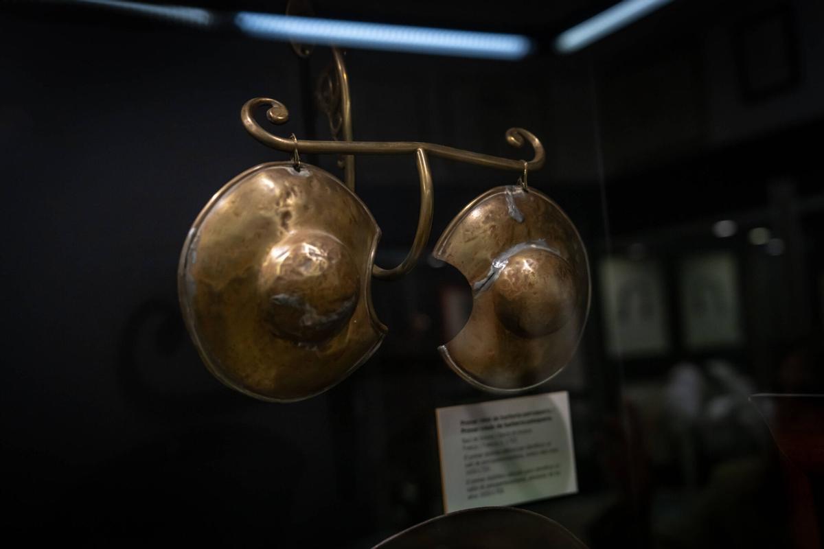 barcelona 24/04/2025 Gente. Entrevista Carol Pagès en el Museu de la peluquería Raffel Pagès, con motivo del próximo centenario del gran peluquero catalán. Entrevista y recorrido por las piezas más icónicas de su museo. AUTOR: JORDI OTIX