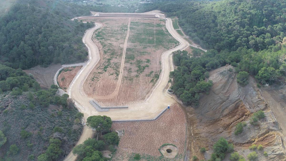 vImagen aérea de la antigua explotación minera El Lirio, en junio
