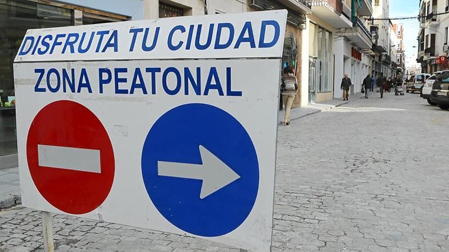 La Corredera seguirá cerrada al tráfico mientras se decide su carácter peatonal