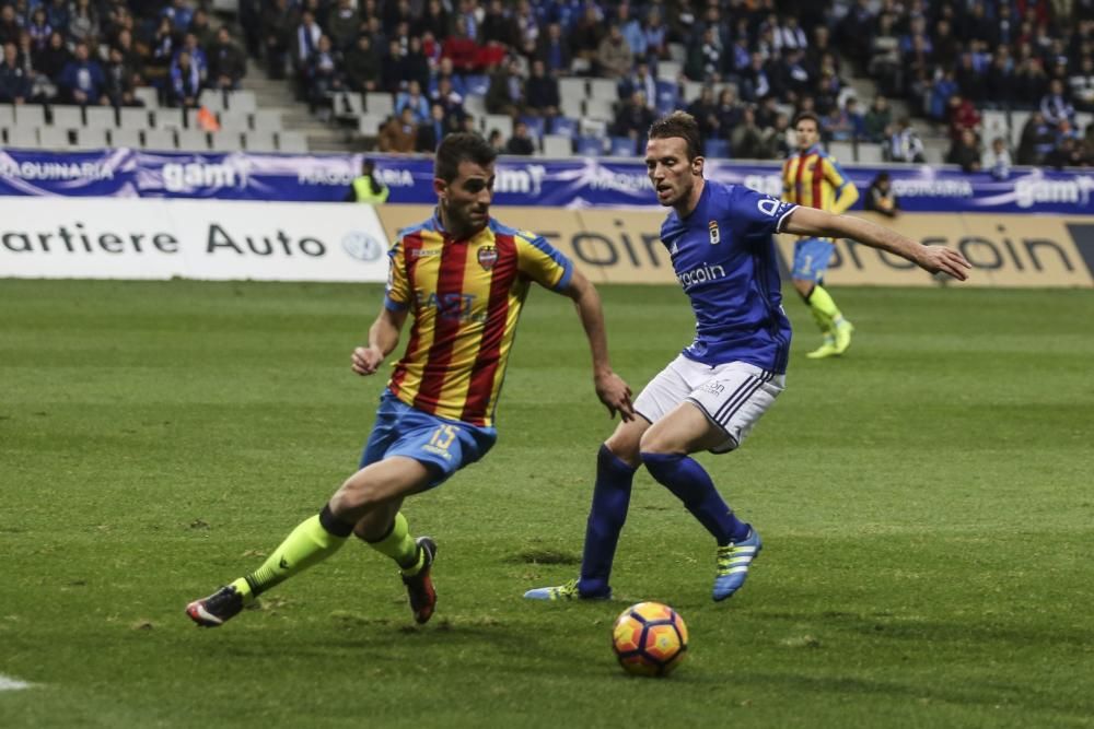 El partido entre el Real Oviedo y el Levante, en imágenes