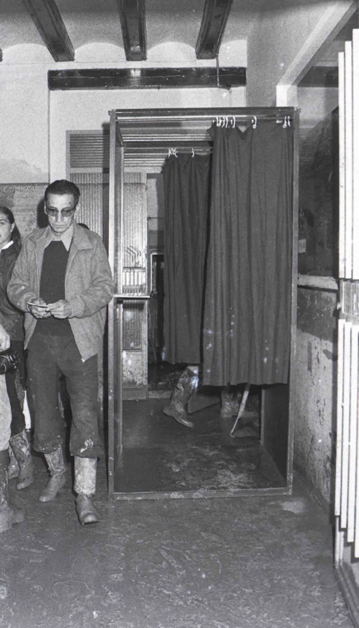 Alzira 1982. Las elecciones generales del 28 de octubre de 1982 se celebraron en Alzira en mitad del barro de la Pantanada.