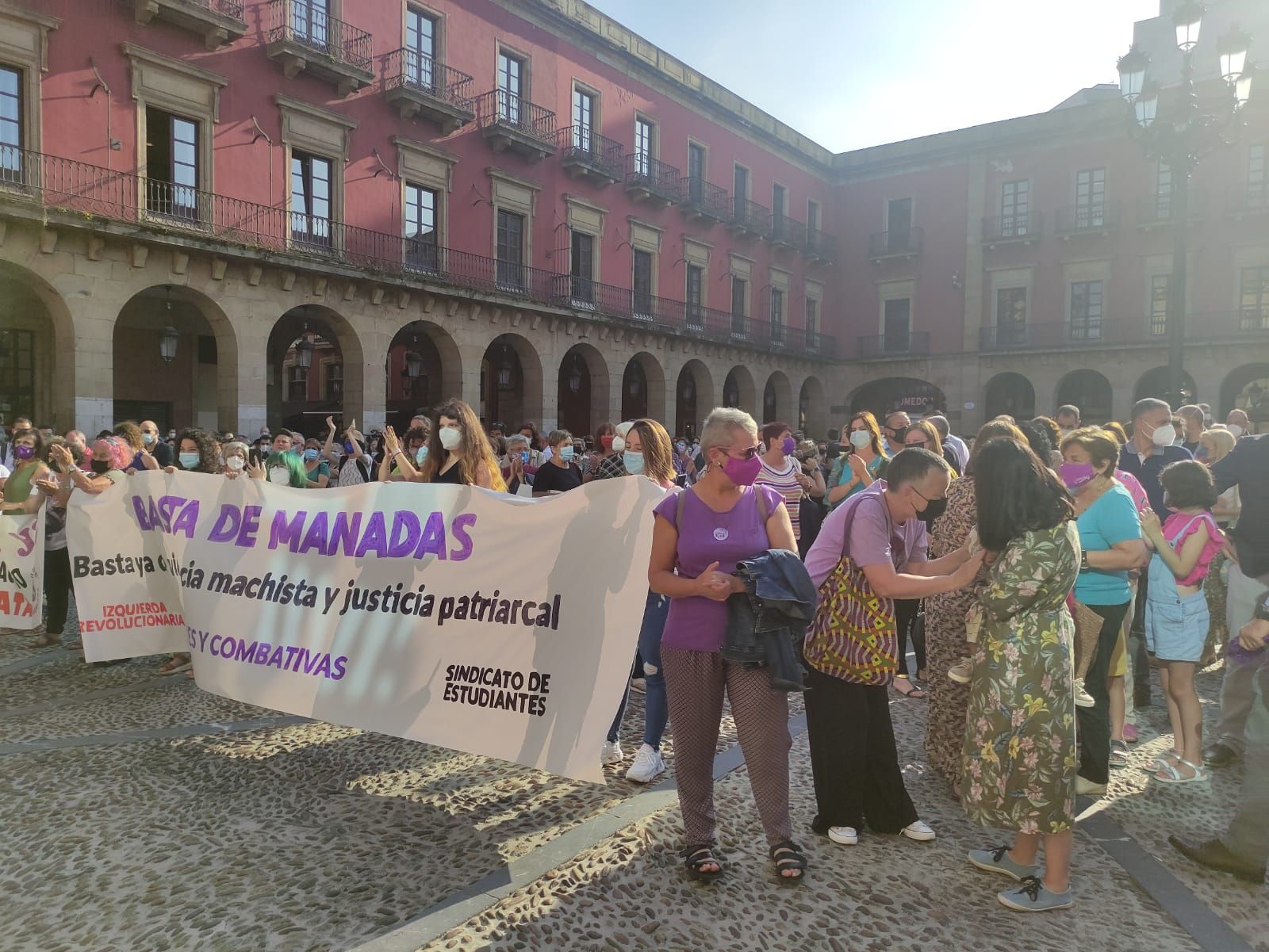 Clamor unánime en Gijón para condenar la supuesta violación denunciada por dos jóvenes