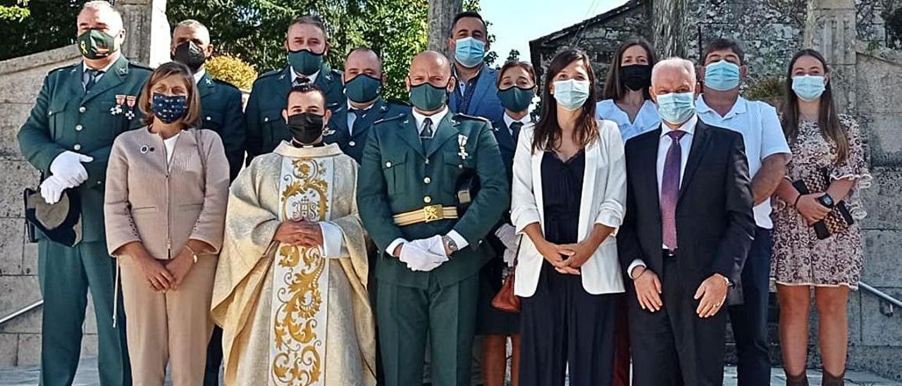 Participantes en la misa en honor a la patrona de la Benemérita en Forcarei.