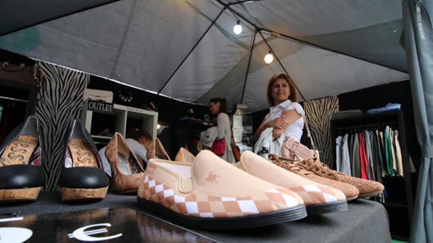 La feria de Almoradí saca a la calle su oferta comercial