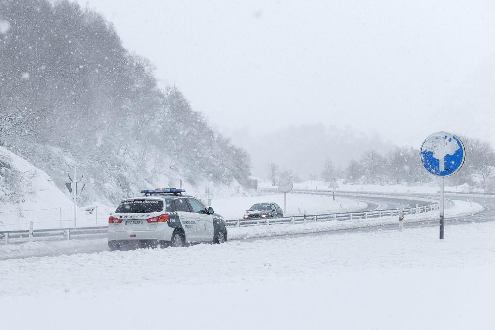 Temporal en la autopista del Huerna