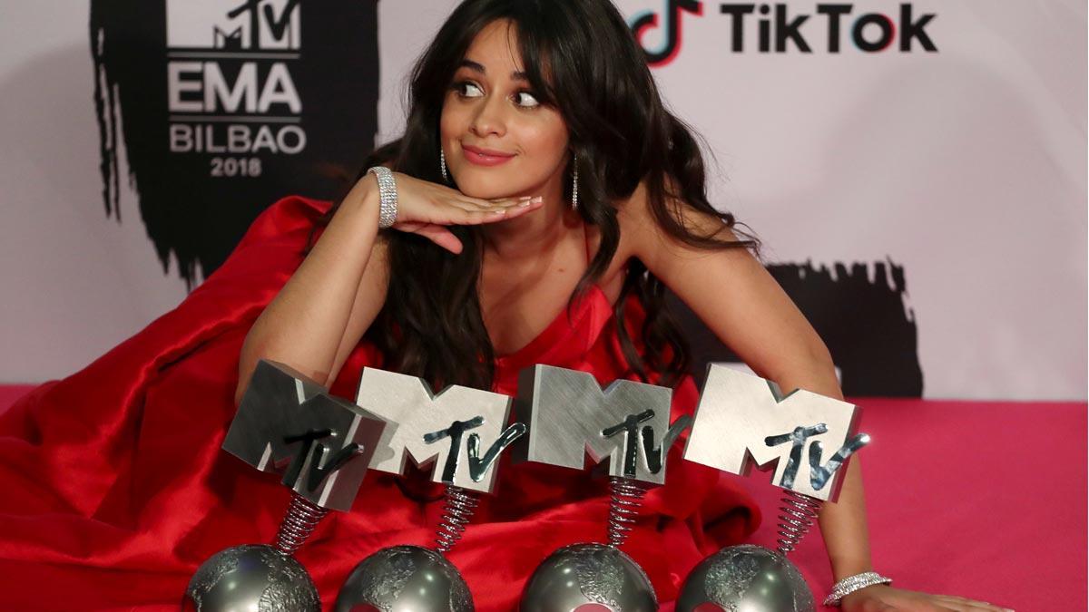 Camila Cabello triunfa en la gala MTV Europe con cuatro premios.