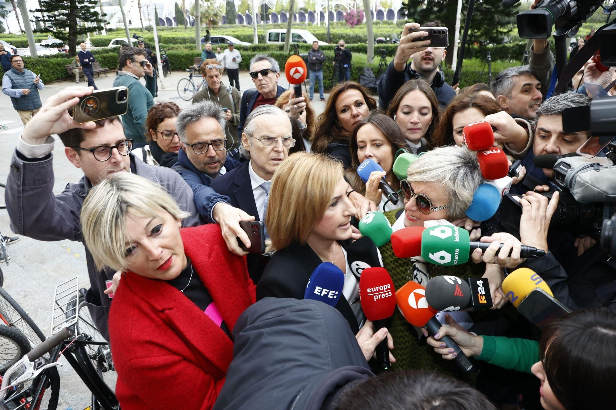 La llegada de la exconsellera Pradas y Argüeso para declarar como imputados por la gestión de la dana