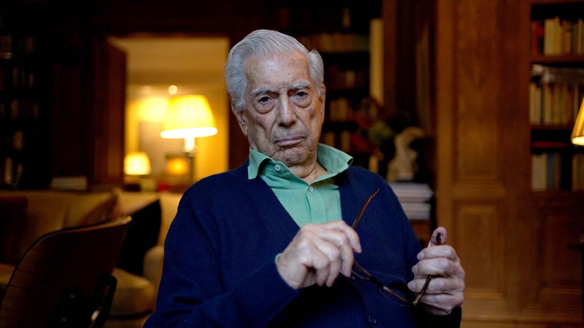 El escritor Mario Vargas Llosa