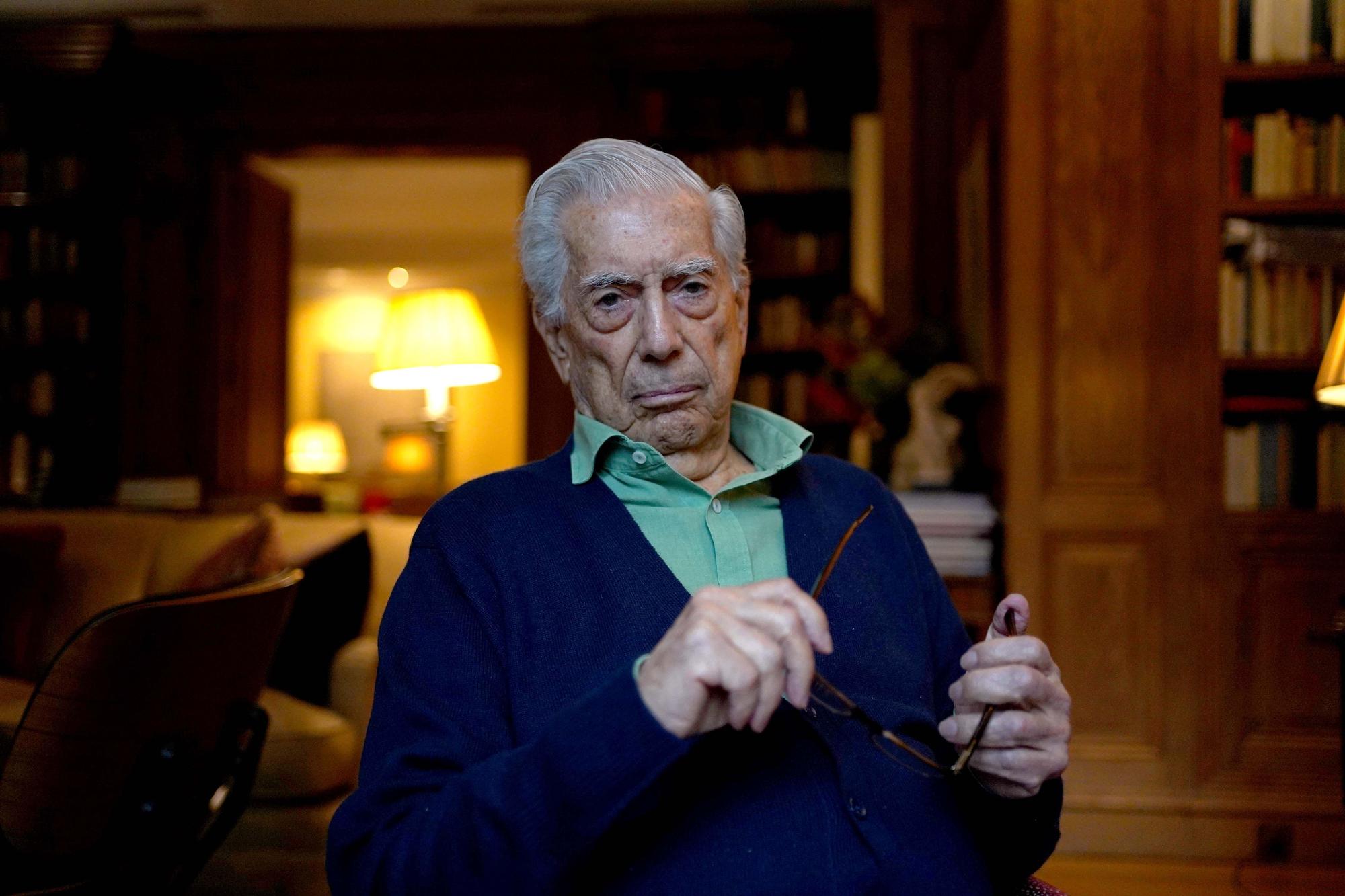 El escritor Mario Vargas Llosa