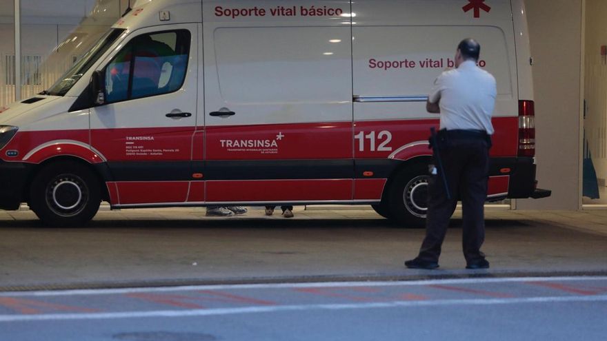 Herido grave en un accidente laboral en una nave de Pravia cuando reparaba una máquina de levantar palés