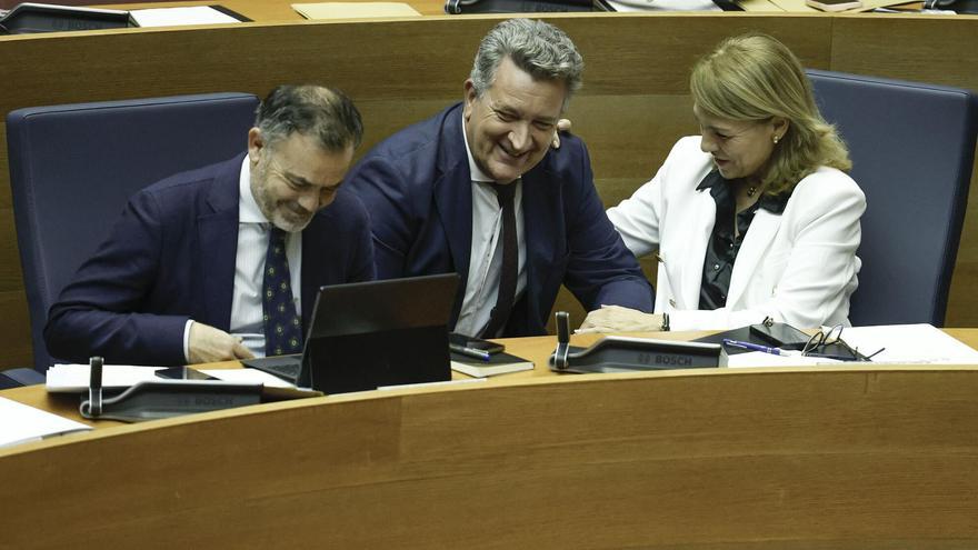 El 'nuevo' Consell desfila en las Corts con más presión de Vox que proyectos nuevos