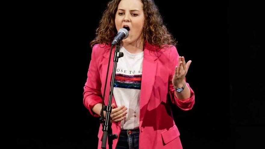 Alicia Villanueva, durante su actuación de ayer en el teatro Filarmónica.