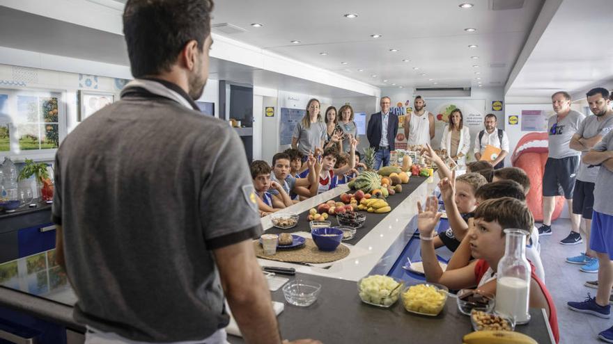 Rudy Fernández participa en un taller para promover una merienda saludable