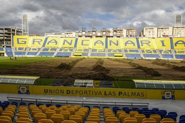 PREPARANDO EL CESPED PARA LA PROXIMA TEMPORADA