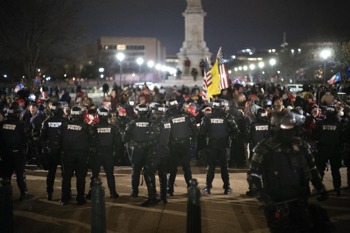 Trump declara l’estat d’emergència a Washington