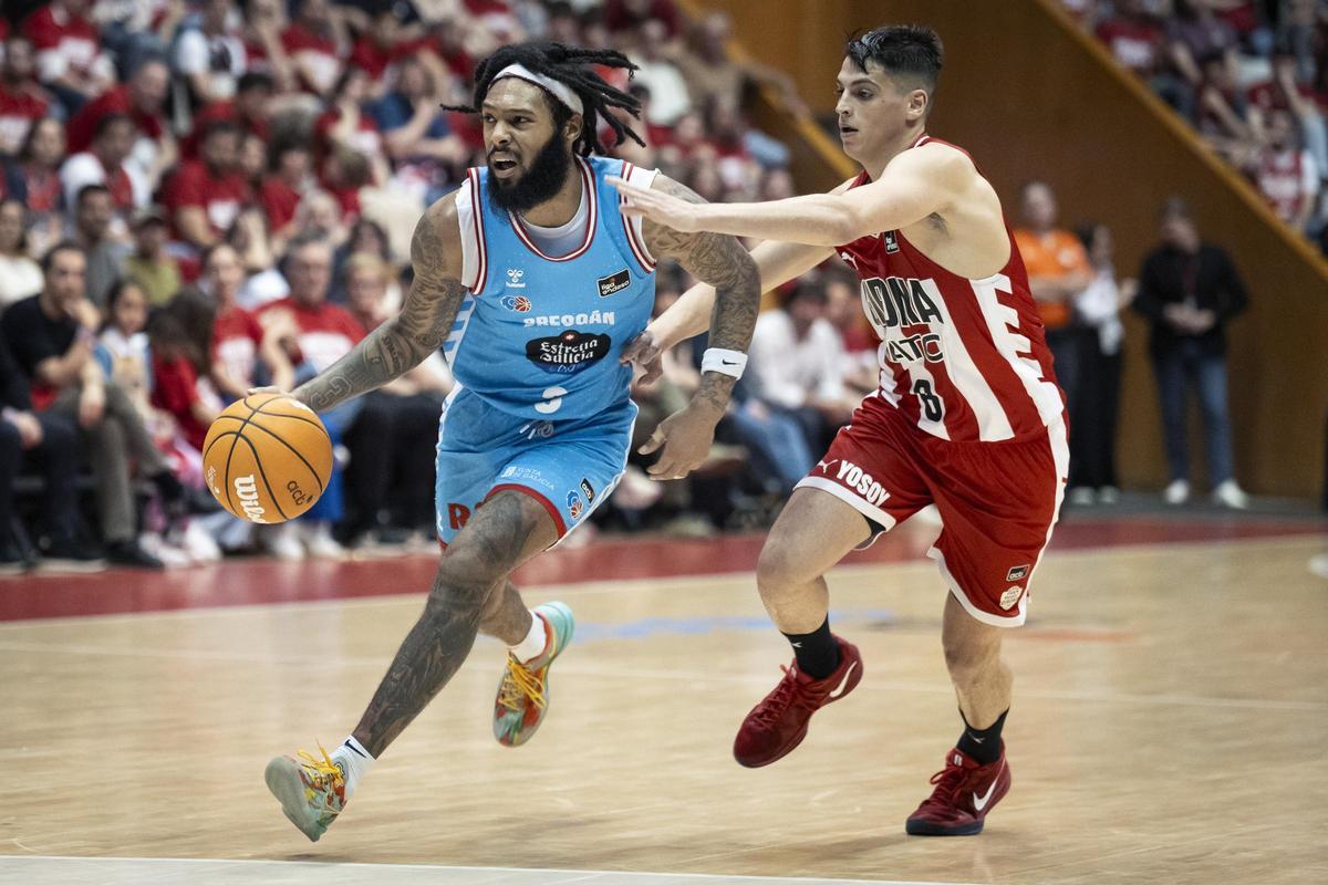 Devond Grant trató de liderar al Río Breogán pero la victoria se quedó en Fontajau