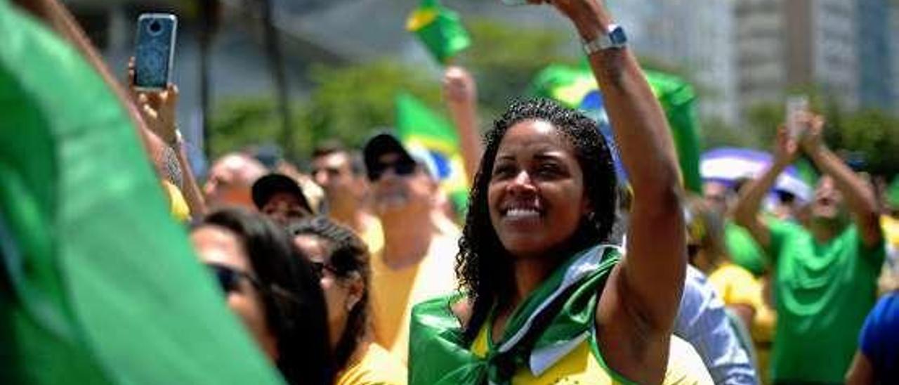 Partidarios de Jair Bolsonaro durante un mitin en Copacabana.