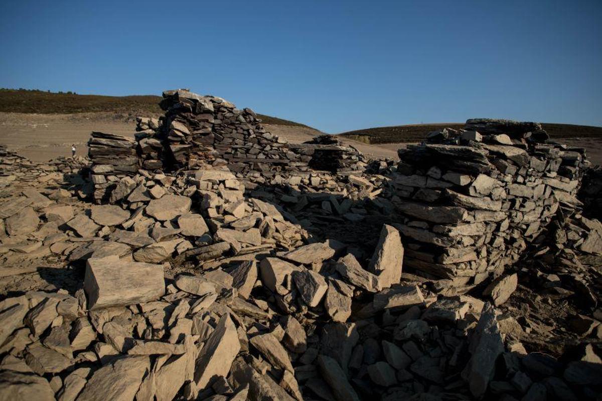 San Pedro de la Nave emerge en Ricobayo