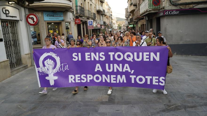 Un centenar de persones surten al carrer per condemnar una agressió sexual a Sant Vicenç
