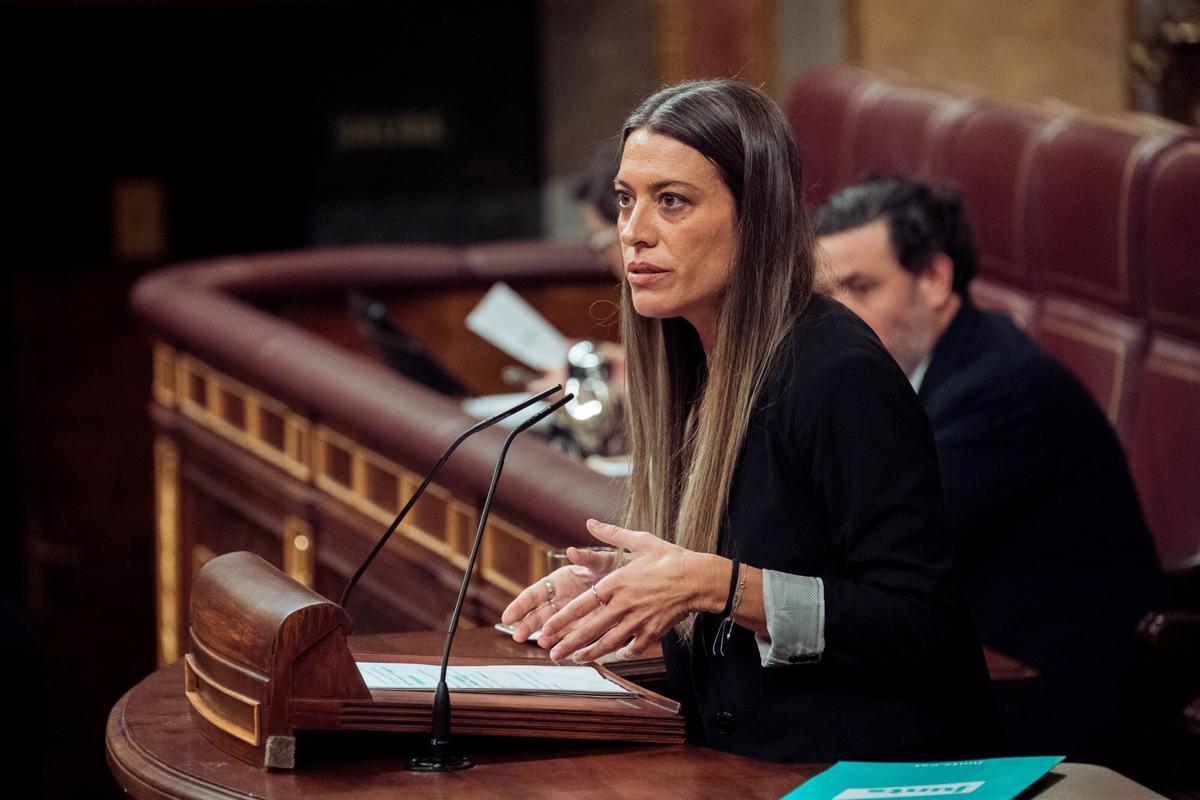 La portavoz de Junts en el Congreso, Miriam Nogueras, interviene durante una sesión plenaria extraordinaria, en el Congreso de los Diputados, a 22 de enero de 2025, en Madrid (España).