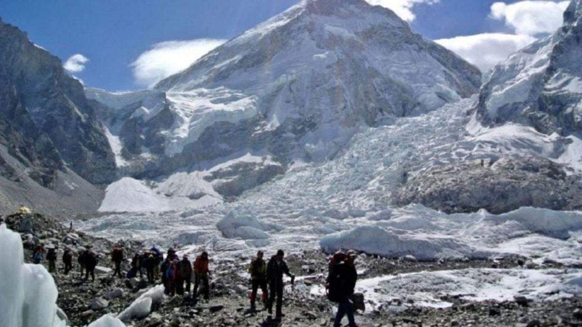 Escaladores en la región del Himalaya