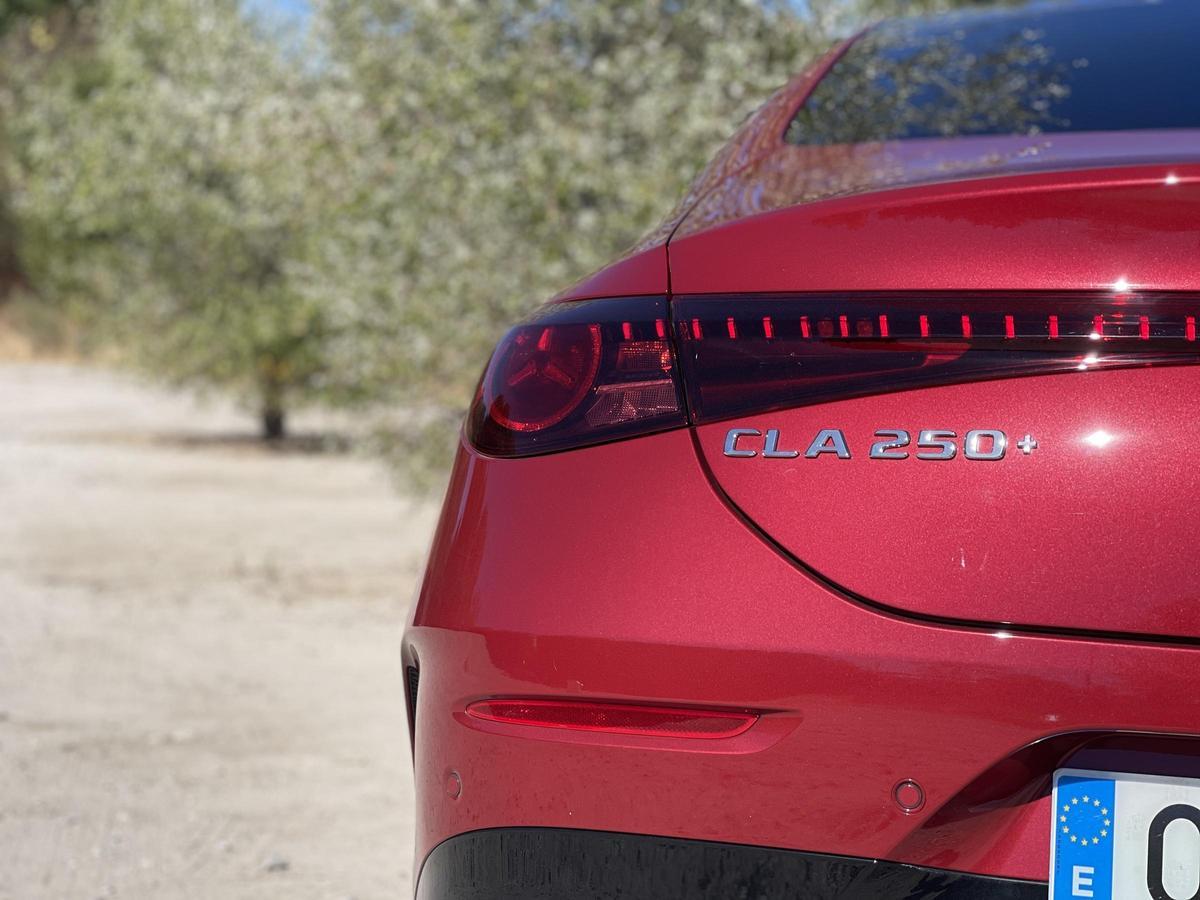 El CLA estrena una estética más limpia y atlética, con proporciones dinámicas y una trasera tipo GT