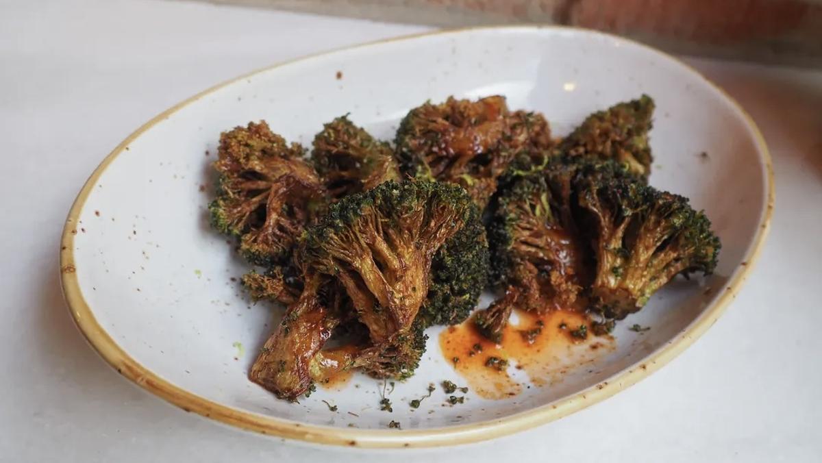 El brócoli de Pacto Raíz, una receta con numerosos 'fans'.