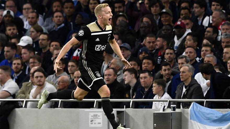 El Ajax le pide &quot;entre 50 y 60 millones&quot; al Madrid por Van de Beek