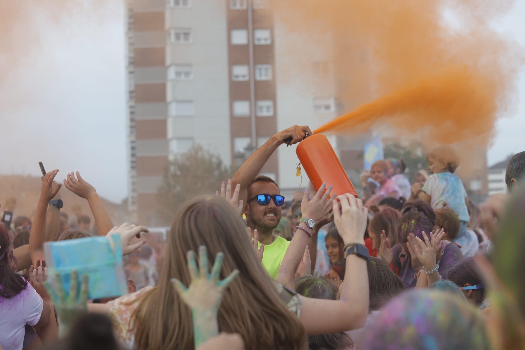 EN IMÁGENES: Así fue la "Holi party" de San Mateo en La Corredoria