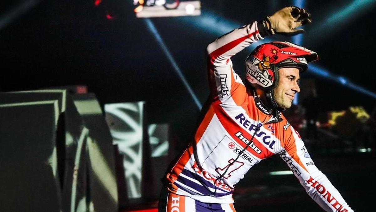 Toni Bou celebra, en Marsella, la conquista de su título nº 25 en la especialidad de trial