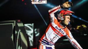 Toni Bou celebra, en Marsella, la conquista de su título nº 25 en la especialidad de trial