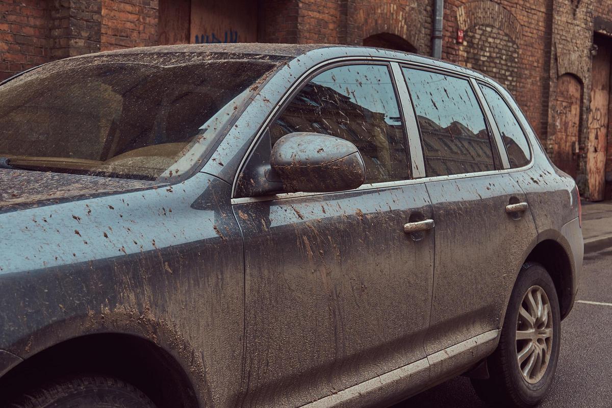 Multas de hasta 6.000 euros por llevar el coche sucio