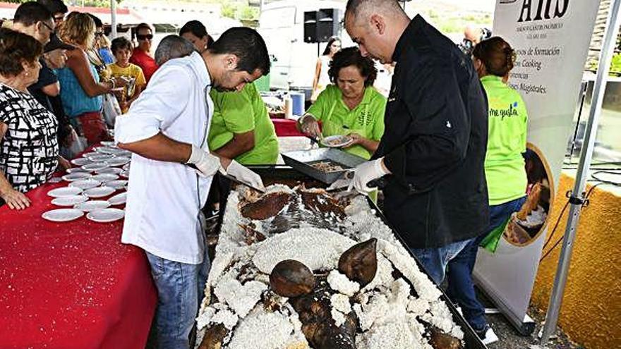 Cochino negro a la sal, ayer, en el mercado agrícola insular.