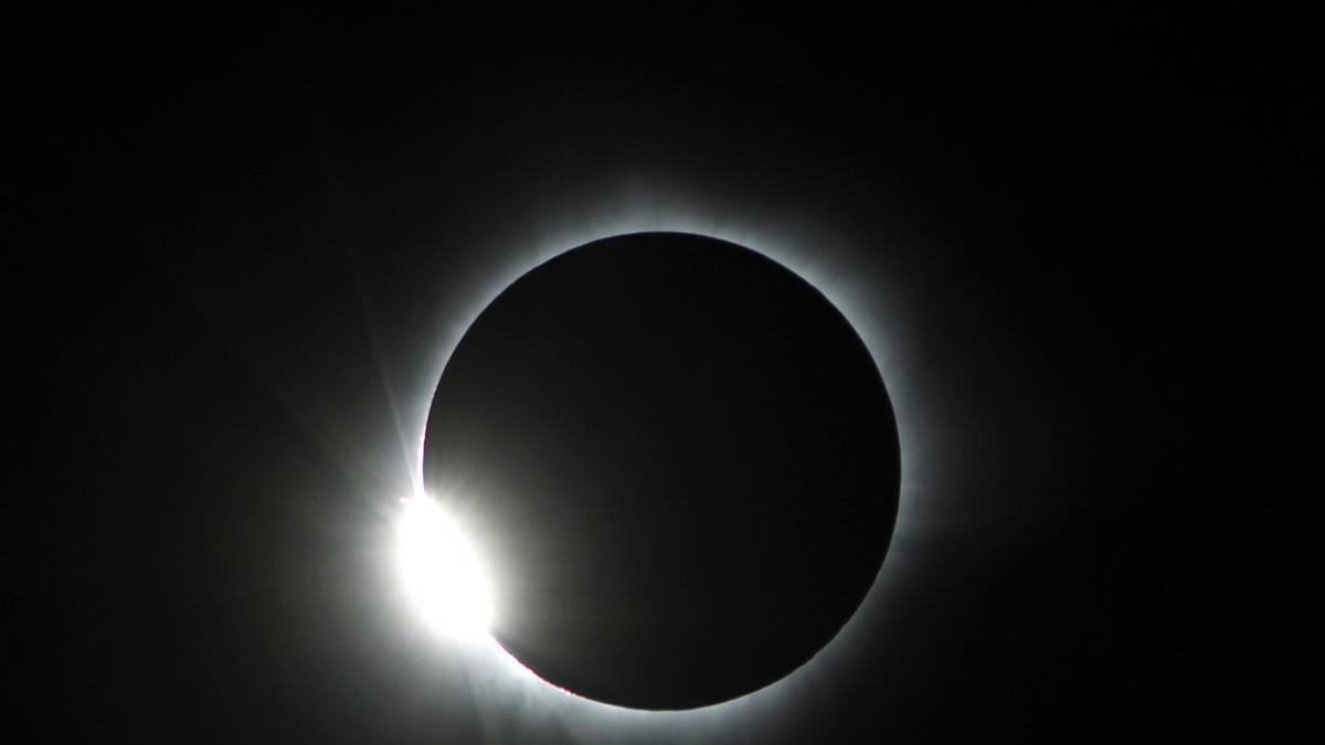 ECLIPSE GALICIA 12 AGOSTO | El Gobierno central se prepara para el eclipse del 12 de agosto que ‘apagará’ Galicia: estas son las recomendaciones oficiales