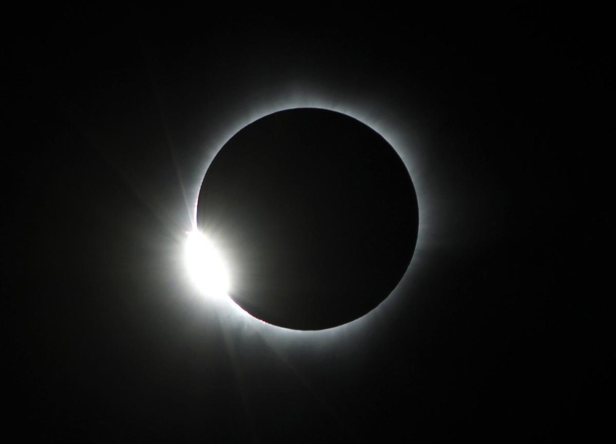 Vista de un eclipse total de sol
