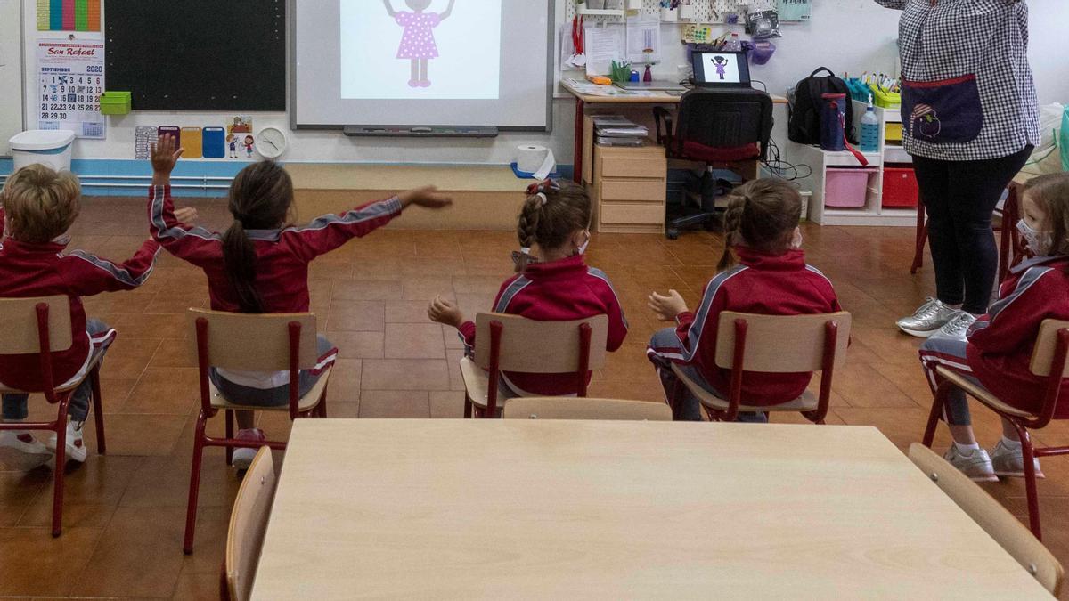 Niños en una actividad escolar.