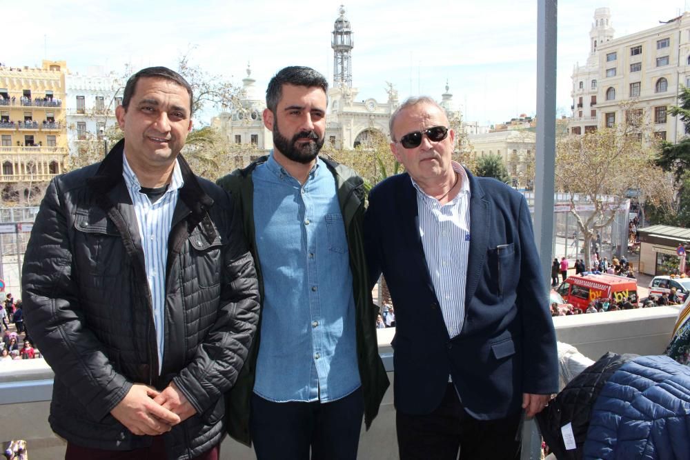 Pere Fuset bautizó la "mascletà" como de homenaje al Gremio de Artistas. Sus directivos fueron invitados al palco.