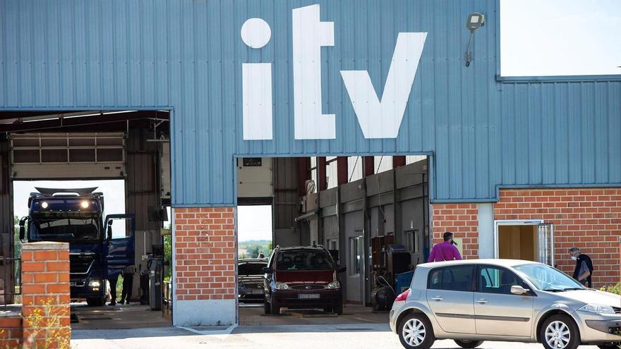 Herida una mujer tras caer en el foso de una ITV en San Javier