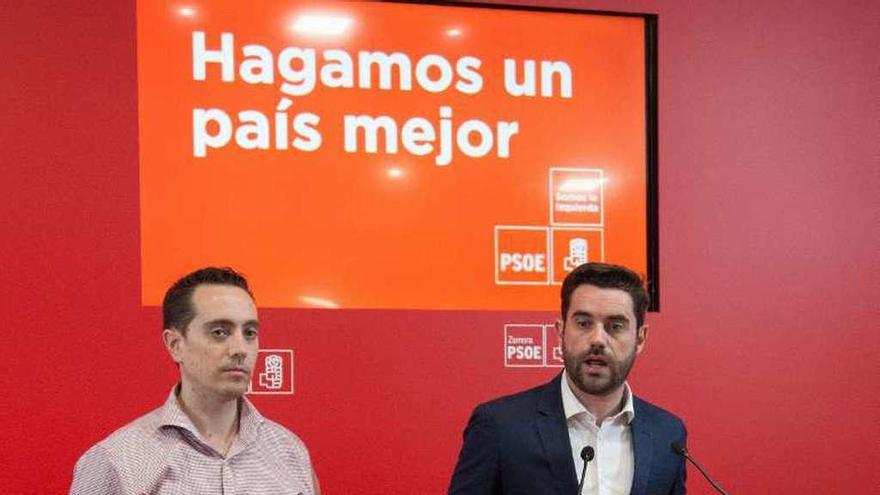 Luciano Huerga y Antidio Fagúnez, ayer en el PSOE.