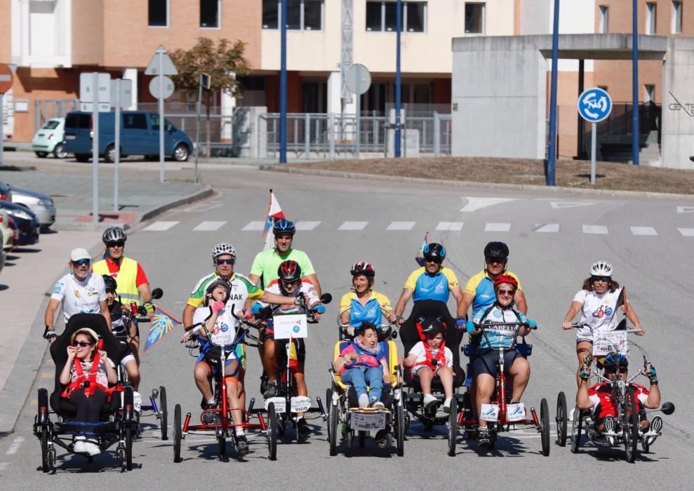 Pedaladas solidarias por los colosos emblemáticos