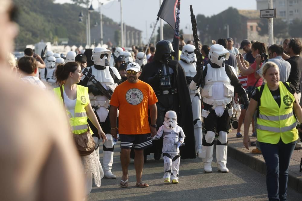 Asistentes al desfile de la Legión 501