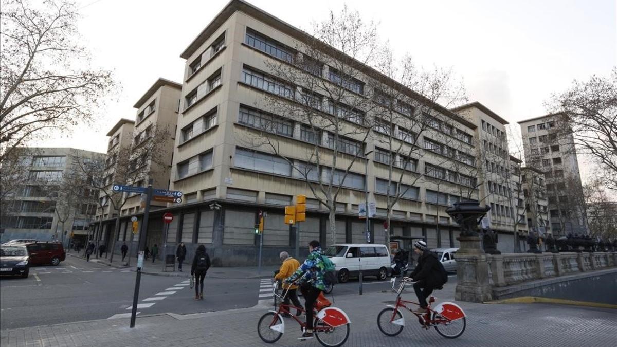 Los antiguos juzgados, en la avenida de Lluís Companys.