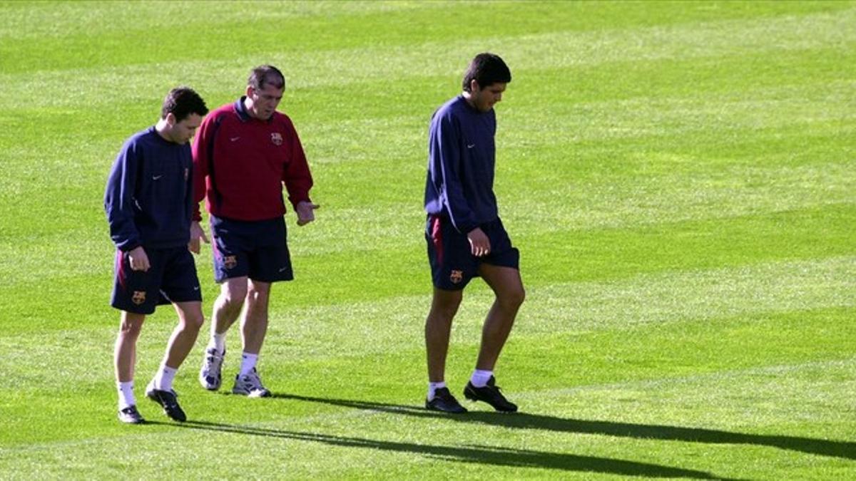 Juan Román Riquelme junto a Andrés Iniesta en un entrenamiento del Barça en 2002