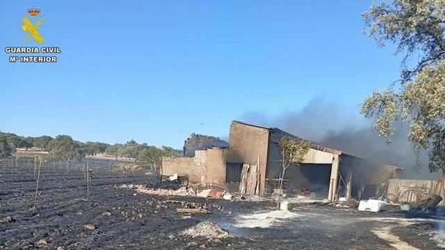 Uno de los inmuebles afectados por el fuego.