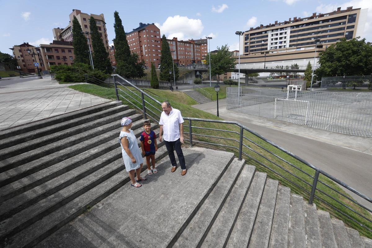 El barrio de Villafría (Oviedo) aplaude las futuras rampas de acceso al parque: “Hacían falta y eran muy necesarias”, en imágenes El barrio de Villafría (Oviedo) aplaude las futuras rampas de acceso al parque: “Hacían falta y eran muy necesarias”, en imágenes