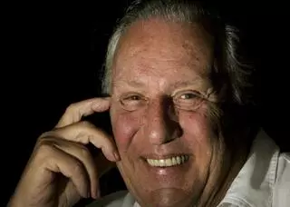 Muere el escritor británico Frederick Forsyth, maestro del thriller