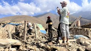 Els supervivents del terratrèmol del Marroc temen l’arribada de la pluja i el fred: «El clima és molt dur aquí»