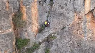 Bombers rescata a un escalador herido en Baix Pallars