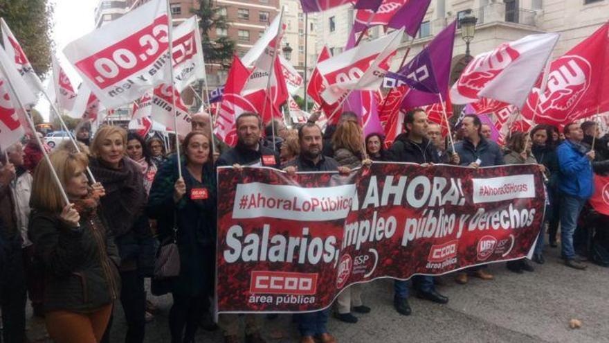 CCOO y UGT salen a la calle en Zaragoza para reivindicar el empleo público