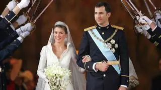 20º aniversario la boda de Felipe y Letizia: la lluvia, el 'no beso', una pelea dinástica y otras anécdotas del enlace real